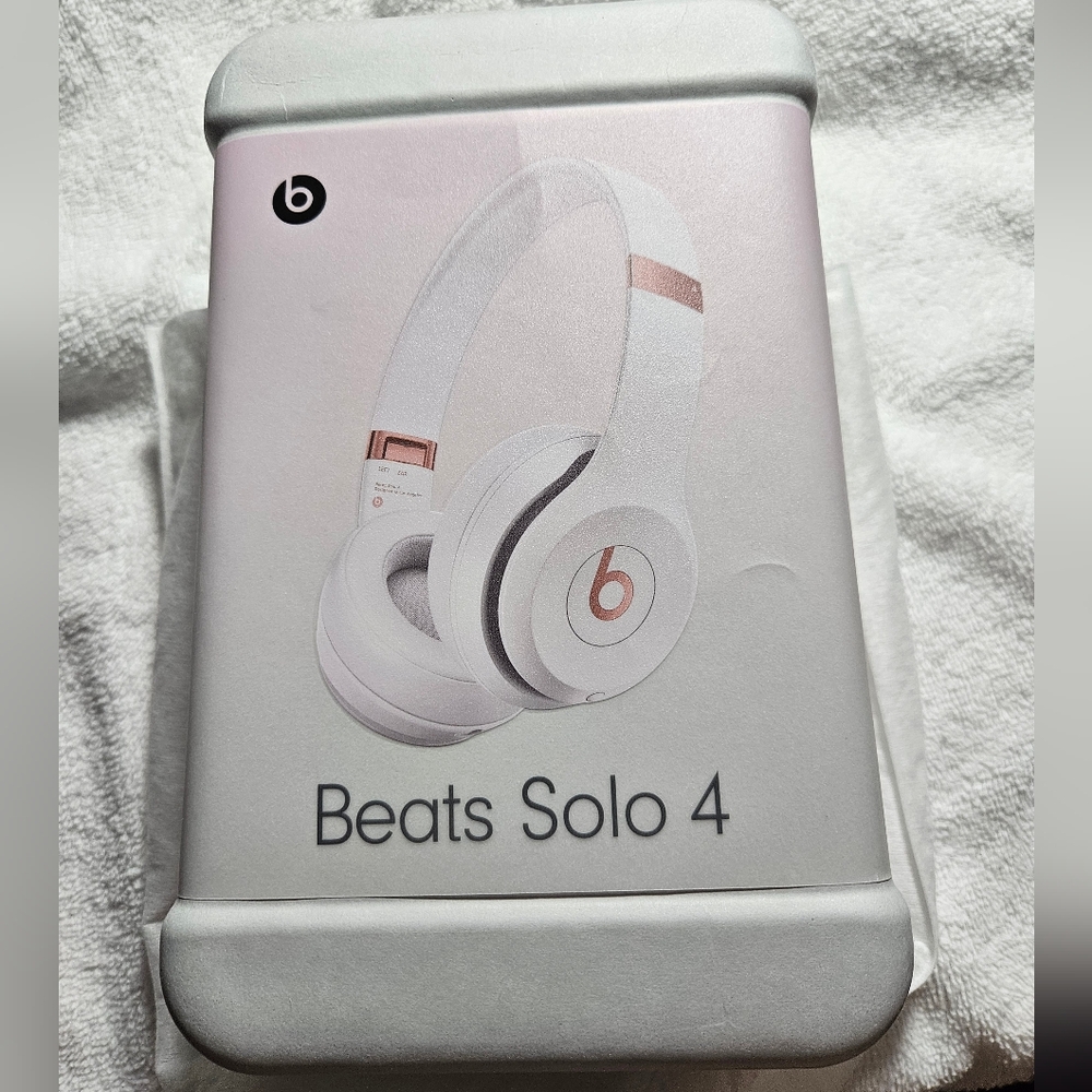 Beats Solo 4 Cloud Pink